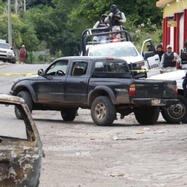 Masacran a 8 personas en plaza pública de Michoacan
