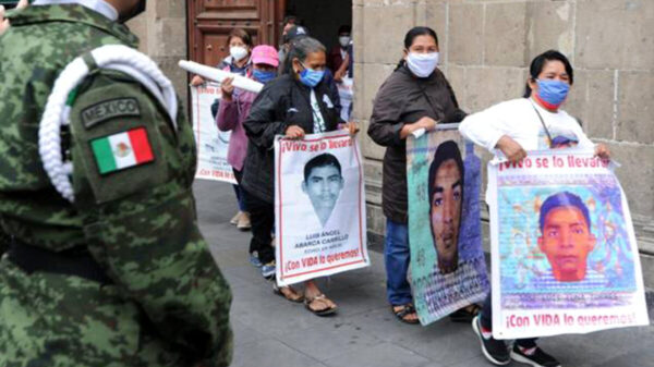 Libran órdenes de aprehensión contra mandos militares por Ayotzinapa