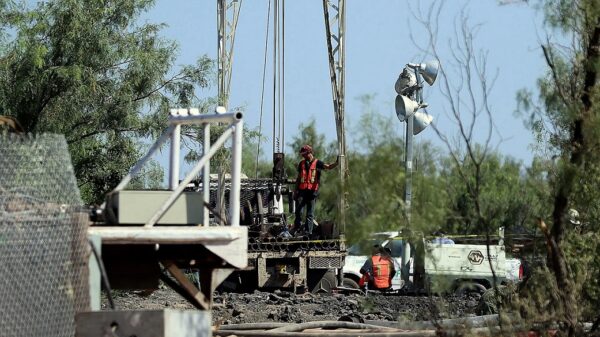 Evalúan tres opciones para rescate de mineros en Coahuila.