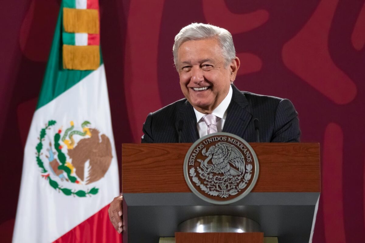 El Presidente López Obrador prometió que habrá aumento de presupuesto a diversos programas sociales, incluyendo la pensión de adultos mayores que afirma, será al doble para el 2024 en relación a cuando comenzó su Gobierno.