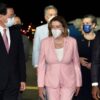 Desafía Pelosi y EU a China y Rusia, aterriza en Taiwán