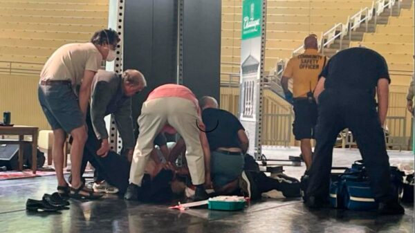 Salman Rushdie es atacado durante una conferencia en NY