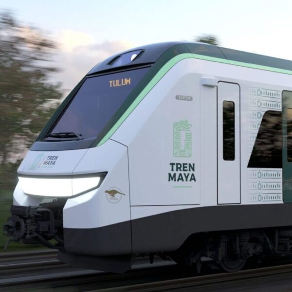 Frente a campaña opositora se seguirá informando sobre Tren Maya: AMLO