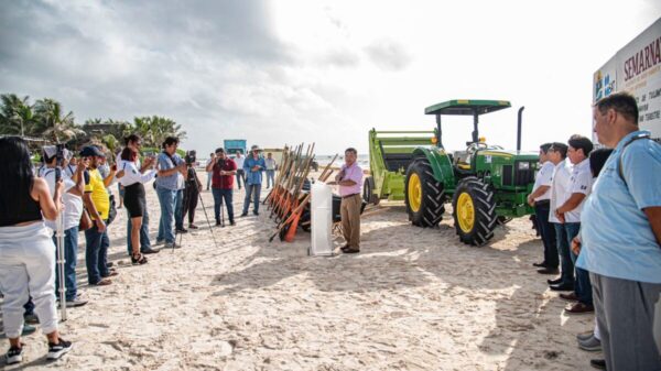 Entrega Marciano Dzul nueva maquinaria y equipo para limpieza de playas de Tulum.