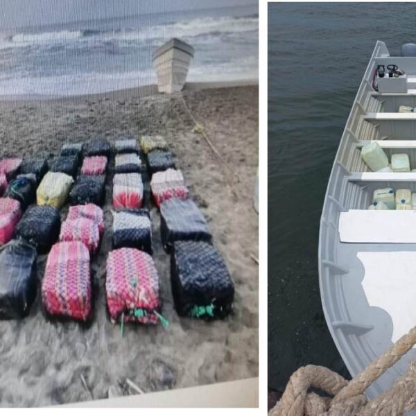 Interceptan marinos narcolancha con paquetes de cocaína.