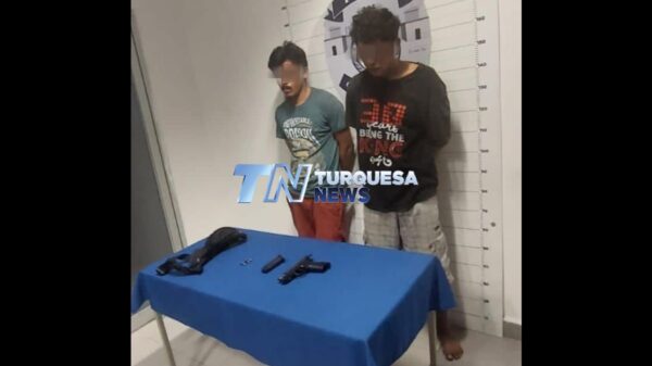 Policía Quintana Roo detiene en Cancún a dos sujetos por tentativa de homicidio y portación de arma.