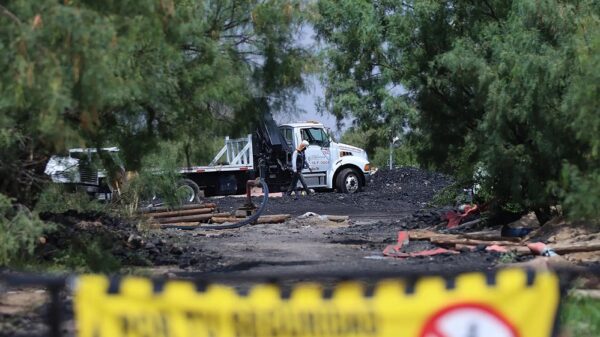 Presentará gobierno de México nuevo plan de rescate de mineros de Coahuila.