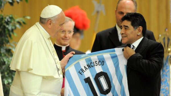 Así "calmó" el Papa Francisco a Diego Maradona