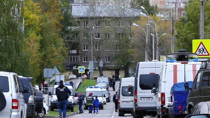 Mueren 13 a causa de un tiroteo en escuela de Rusia (VIDEO).