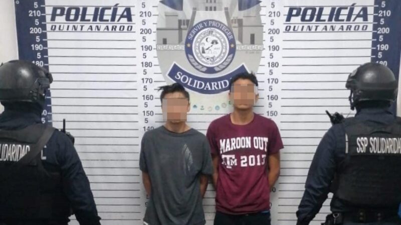 Detienen a narcomenudistas con droga y réplica de un arma.