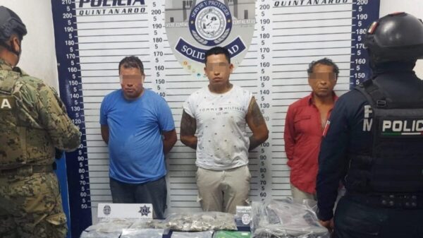 Detienen a narcomenudistas en la colonia Colosio de Playa del Carmen.