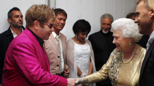 Elton John y Mick Jagger se pronuncian en redes sociales por el fallecimiento de Isabel II