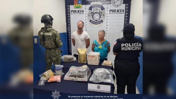 Atrapan a narcoabuelita y a un hombre en Playa Del Carmen