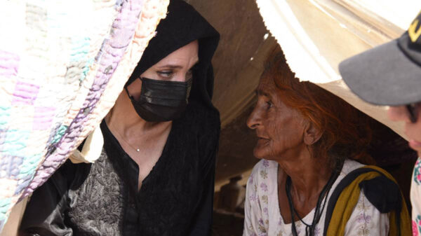 Angelina Jolie visita las zonas afectadas de Pakistán
