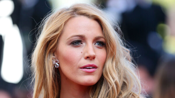 Blake Lively en contra de los paparazzis; publica fotos de su cuarto embarazo