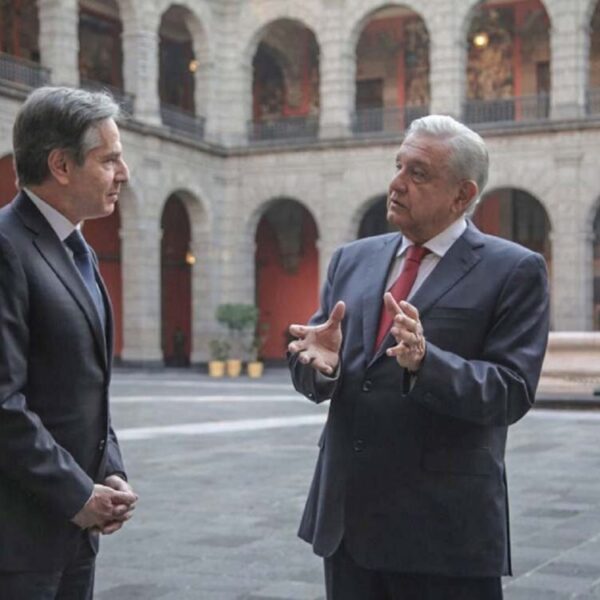 Trataría AMLO con Blinken tema energético y Assange