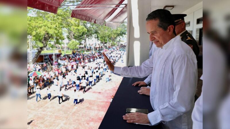 El gobernador Carlos Joaquín presencia el desfile cívico-militar conmemorativo de la Independencia de México