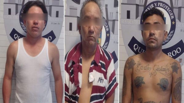 Detenidos por intentar agredir a policías en Cancún.