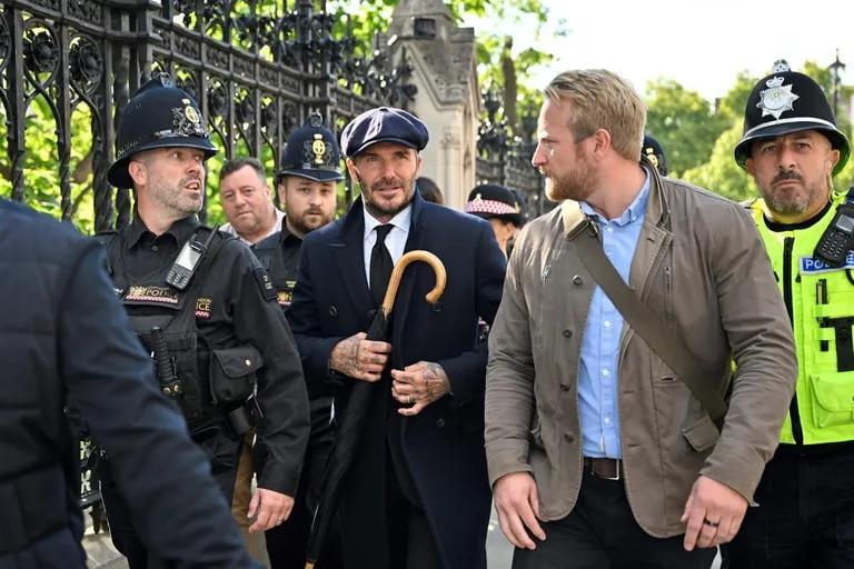 David Beckham hizo cola por horas para despedirse de la reina Isabel II