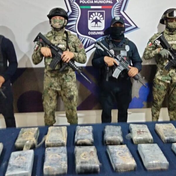 Recalan 13 "ladrillos" de cocaína en costa de Cozumel