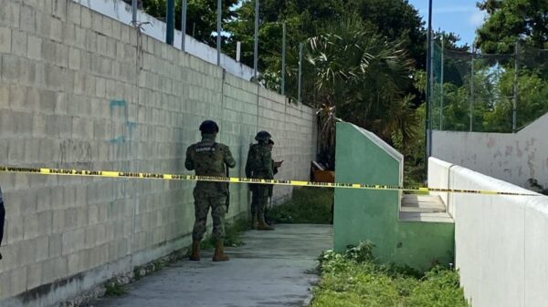Localizan a una persona ensabanada, abandonado en un parque de Cancún