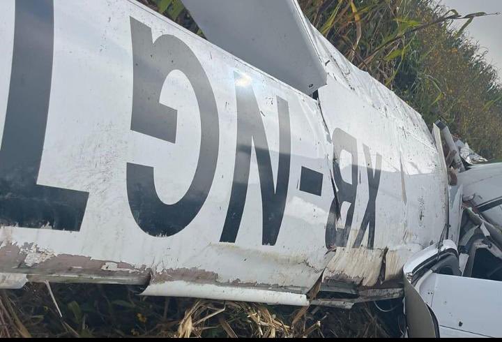 Reportan 3 fallecidos por desplome de avioneta en Edomex; la aeronave despegó de Aguascalientes con destino al aeropuerto de Toluca.