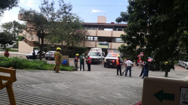 Desalojan la UEM en Cuernavaca por estallido de bombas caseras.