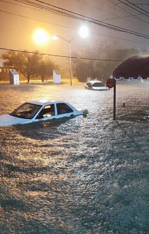 Severas inundaciones ocurrieron en Monterrey y su zona metropolitana por las fuertes lluvias. Unas 100 viviendas resultaron dañadas y al menos 200 personas fueron desalojadas, al tiempo que 20 vehículos quedaron varados. En Cadereyta cuatro personas murieron ahogadas al ser arrastrado su vehículo por la crecida de un arroyo. Las clases fueron suspendidas en toda la entidad.
