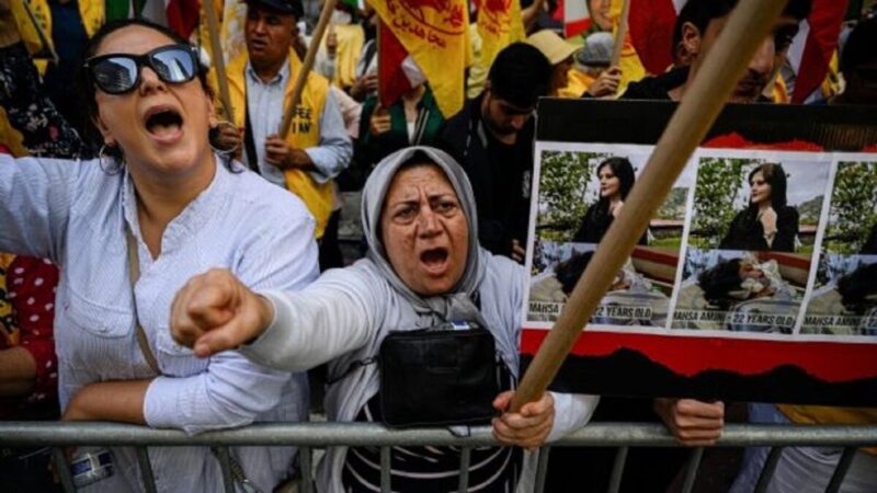 Protestas en Irán por Mahsa Amini dejan 5 muertos