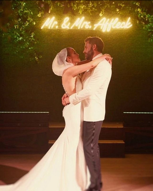 Jennifer Lopez comparte más detalles románticos de su boda con Ben Affleck