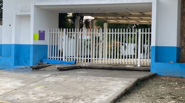 Hombre pierde la vida a las puertas de la Técnica 35 en Cancún (VIDEO).