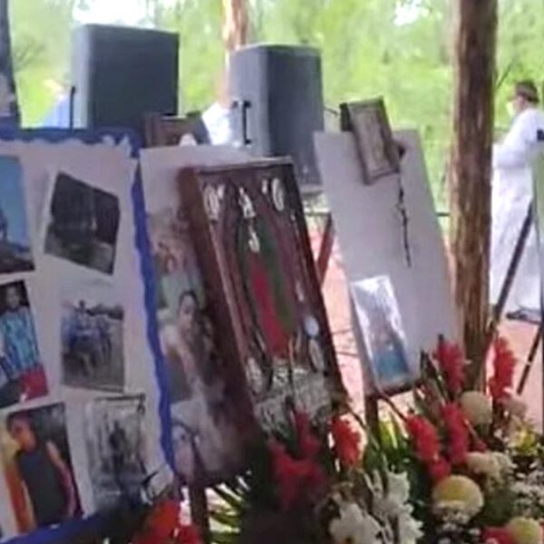 Celebran misa a mineros atrapados en Coahuila