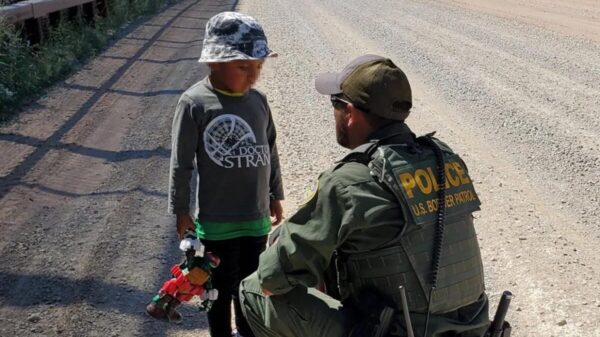Abandonan a niño migrante en desierto de Nuevo México