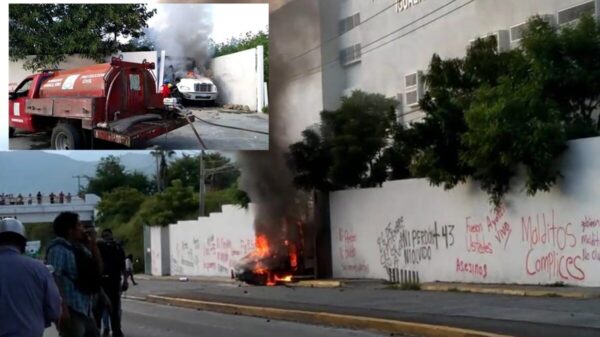 Normalistas queman camiones frente al Palacio de Justicia de Iguala