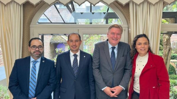 Panistas se quejan de AMLO con miembros del Parlamento Europeo