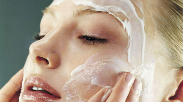 Prepara esta mascarilla facial para lograr una piel más suave