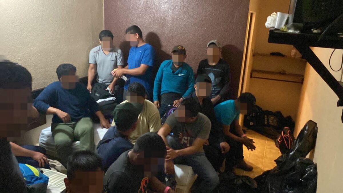 Rescata Migración a 270 indocumentados en un hotel; el operativo se llevó cabo en el municipio de Rodríguez Clara de Veracruz.