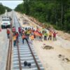 Avanza la colocación de rieles en tramos del Tren Maya