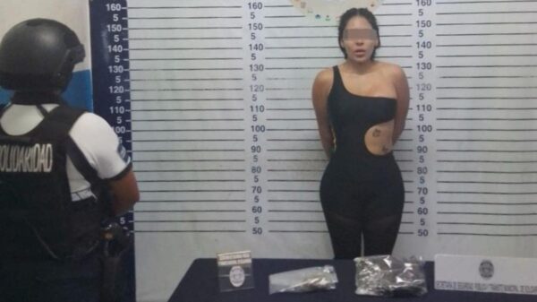 Detienen a venezolana como marihuana en Playa del Carmen.