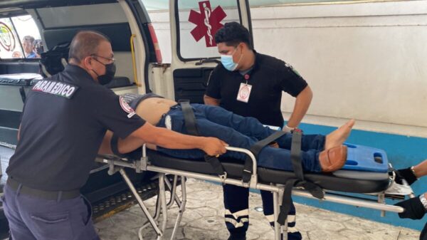 Jubilada impacta a un motociclista en la Región 99 de Cancún.