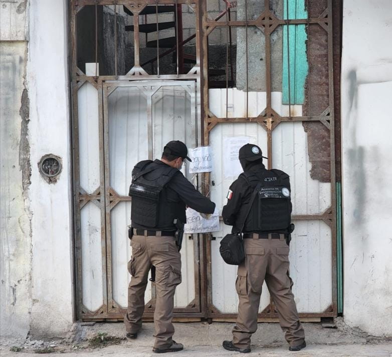 FGR detiene a tres personas y asegura armas y drogas en Bonfil; la dependencia llevó a cabo una serie de cateos contra el narcomenudeo.