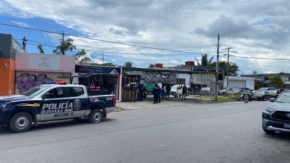 Ejecutan a propietario de carnicería en la Supermanzana 97 de Cancún; la víctima se encontraba en su negocio cuando lo balearon.