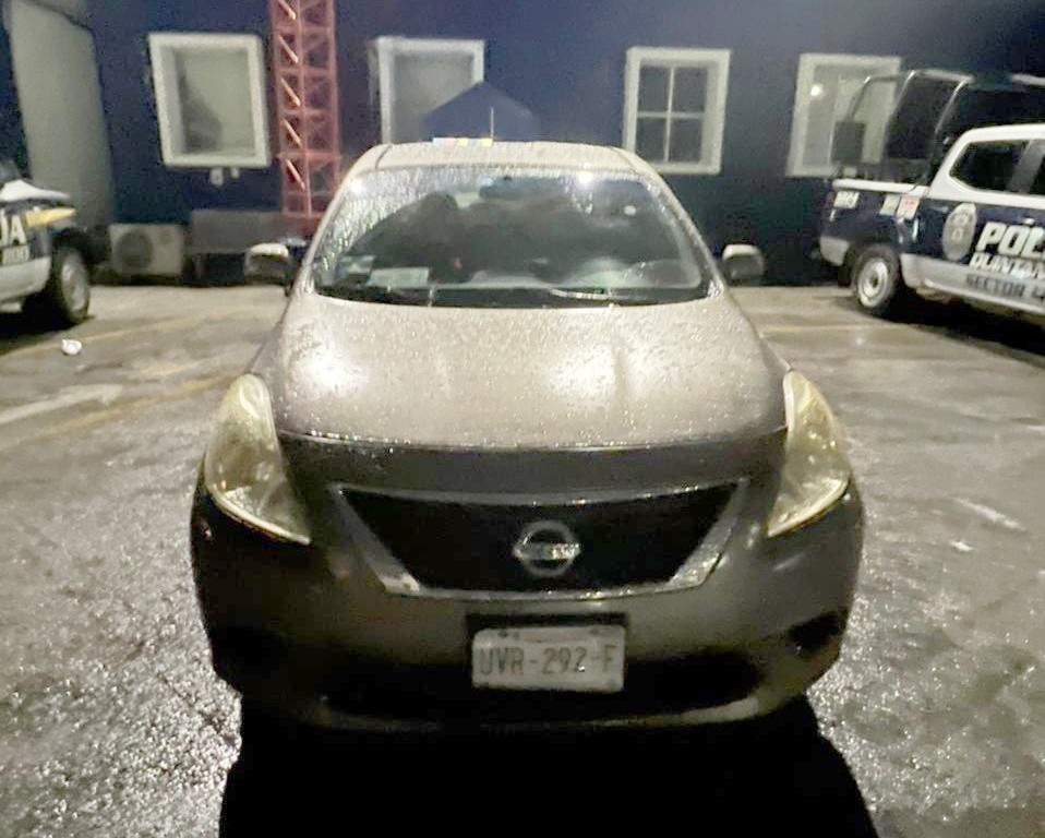 Detiene la Policía Quintana Roo a dos asaltantes de gasolinera; Aristeo “N” y Juan José “N” trataron de escapar a bordo de un auto.