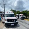 Combi de La Franja impacta a una patrulla en la Andrés Quintana Roo.