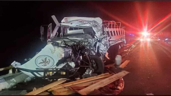 Accidente de guardias nacionales deja un muerto y 35 heridos en Oaxaca.