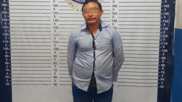 Playa del Carmen: Le descubren droga en su auto tras chocar en Villas del Sol.