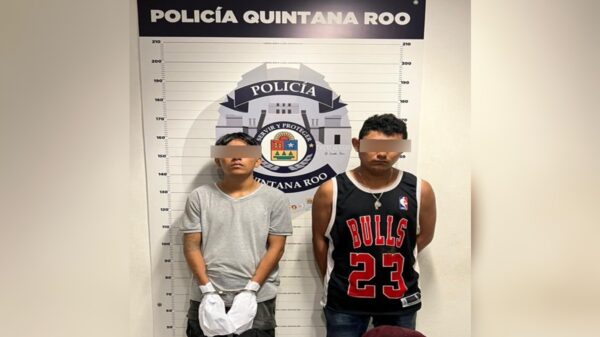 Detiene la Policía Quintana Roo a dos asaltantes de gasolinera en Cancún.