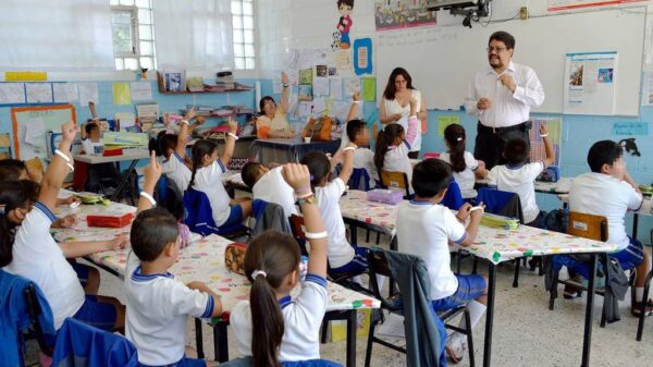 Ordenan restaurar el programa ‘Escuelas de Tiempo Completo’.