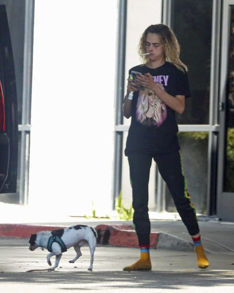 ¡Radiante! Reaparece Cara Delevingne en la Semana de la Moda de París