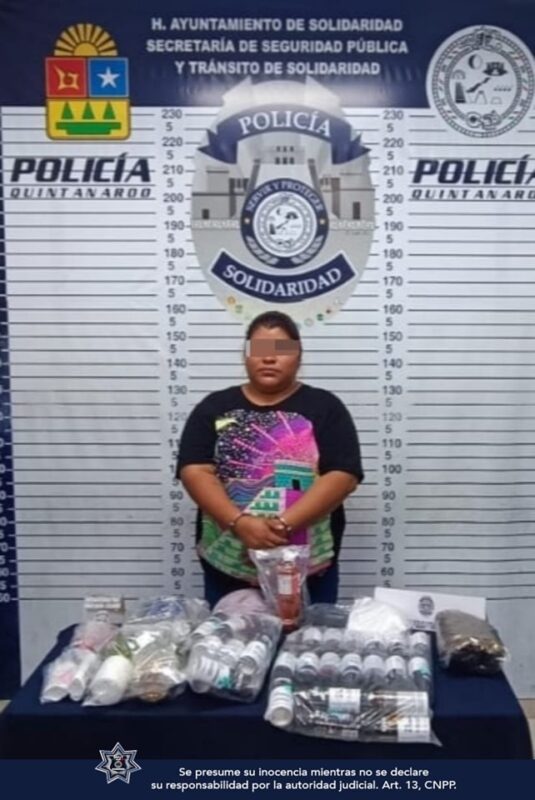 Cae fardera en tienda de autoservicio de Playa del Carmen; Gabriela “N” trató de salir con varios productos ocultos entre su ropa.